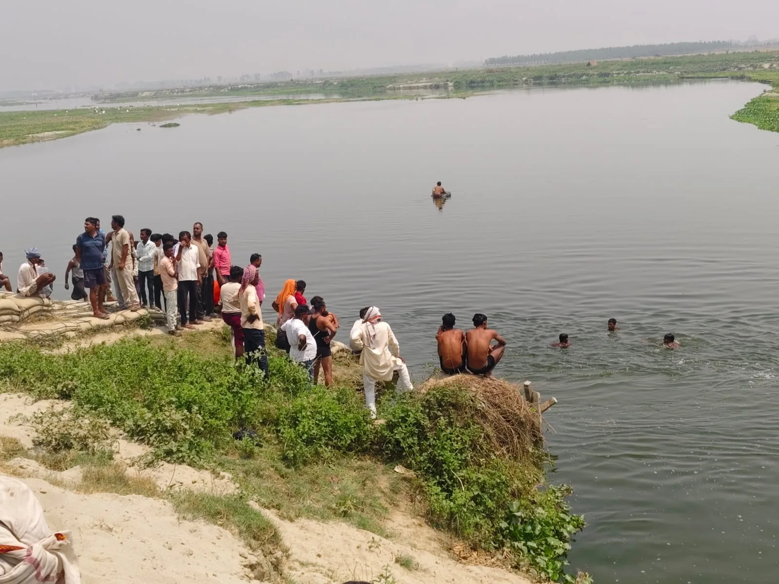 बदायूं में हादसा: रामगंगा पुल से नदी में कूदे स्वास्थ्य कर्मी की मौत