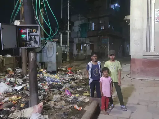 बजरडीहा मस्जिद के पास गंदगी: कूड़े का ढेर लगने से राहगीरों और बच्चों को भारी परेशानी
