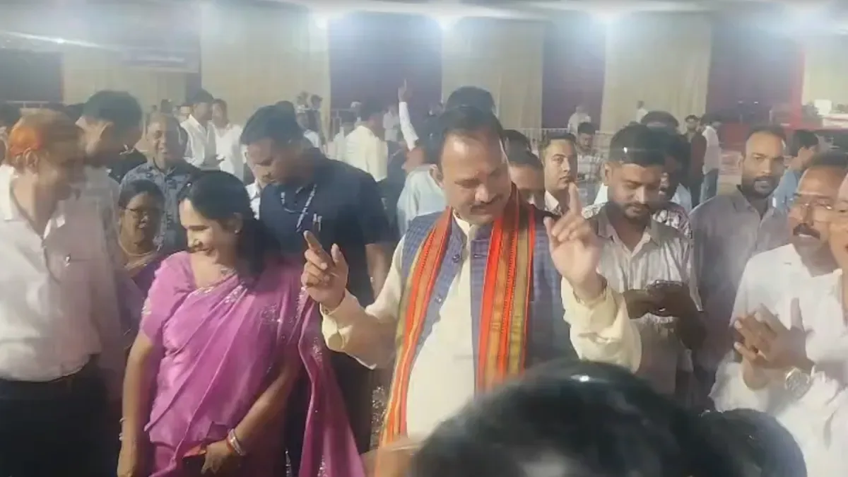 मंत्री का गरबा डांस: छत्तीसगढ़ में स्वास्थ्य मंत्री के वीडियो और बयानों पर मचा सियासी घमासान