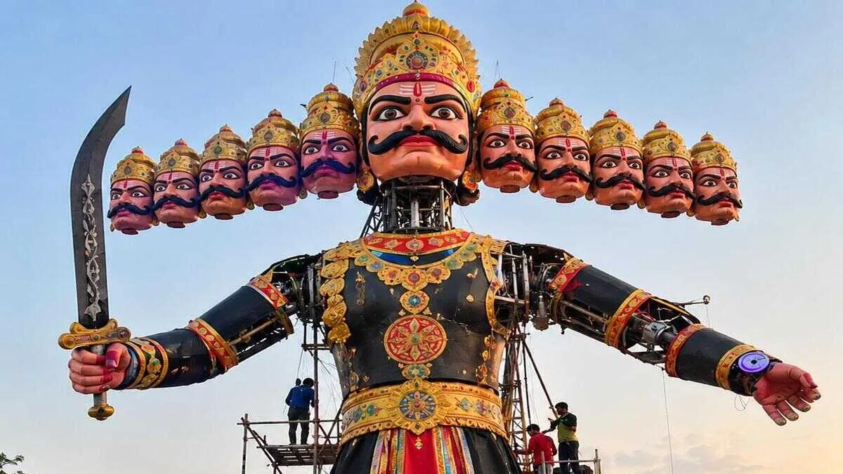 रोबोटिक तकनीक का कमाल: लखनऊ के ऐशबाग में इस बार जलेगा अनोखा डिजिटल रावण