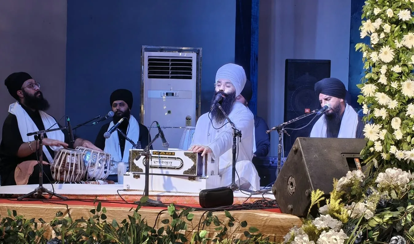 आध्यात्मिक गूंज: लखनऊ में कीर्तन समागम के दौरान गूंजे गुरबाणी के स्वर