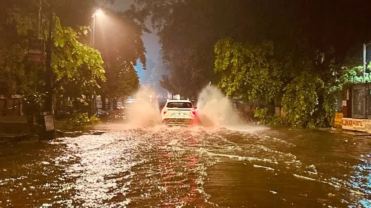 जलभराव संकट: बहरामपुर गांव और गुरु गोरखनाथ घाट पानी में डूबे