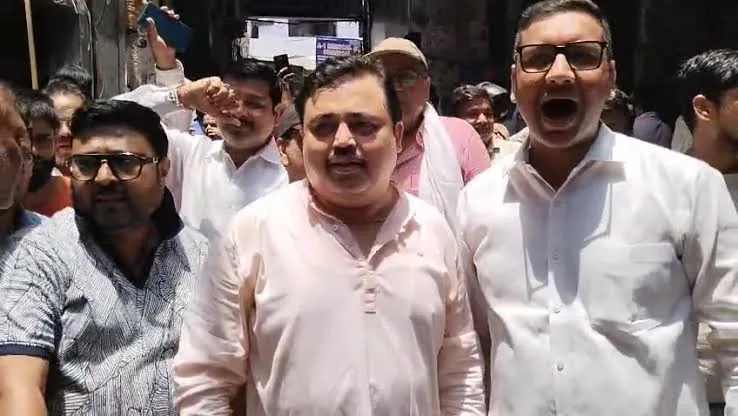 लखनऊ में प्रदर्शन: दवा व्यापारियों ने काली पट्टी बांधकर विरोध दर्ज कराया