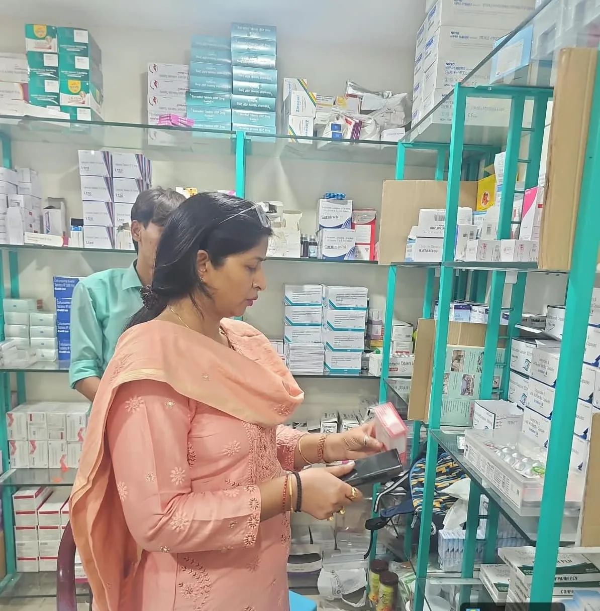 फार्मेसी में गड़बड़ी: चार अस्पतालों में अनियमितताएं मिलने पर तीन को नोटिस और एक की बिक्री पर रोक