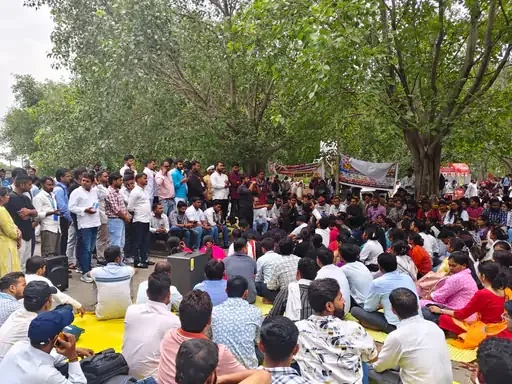 मांगों को लेकर आंदोलन: लखनऊ में सीएचओ का प्रदर्शन, नियमितीकरण और वेतन बढ़ाने की मांग