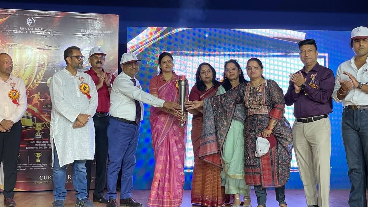 आगरा में खेलों का महाकुंभ: मून ओलंपिक की मशाल प्रज्वलित कर आयोजन का आगाज