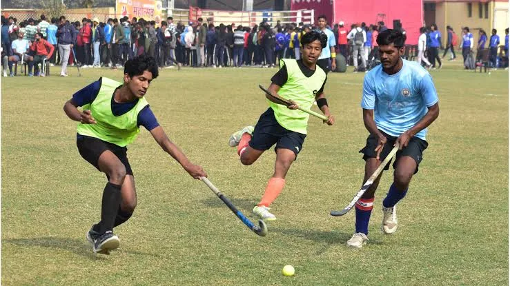 हाॅकी प्रतियोगिता: गोरखपुर में एफसीआई का दबदबा और रीजनल स्टेडियम की धमाकेदार जीत