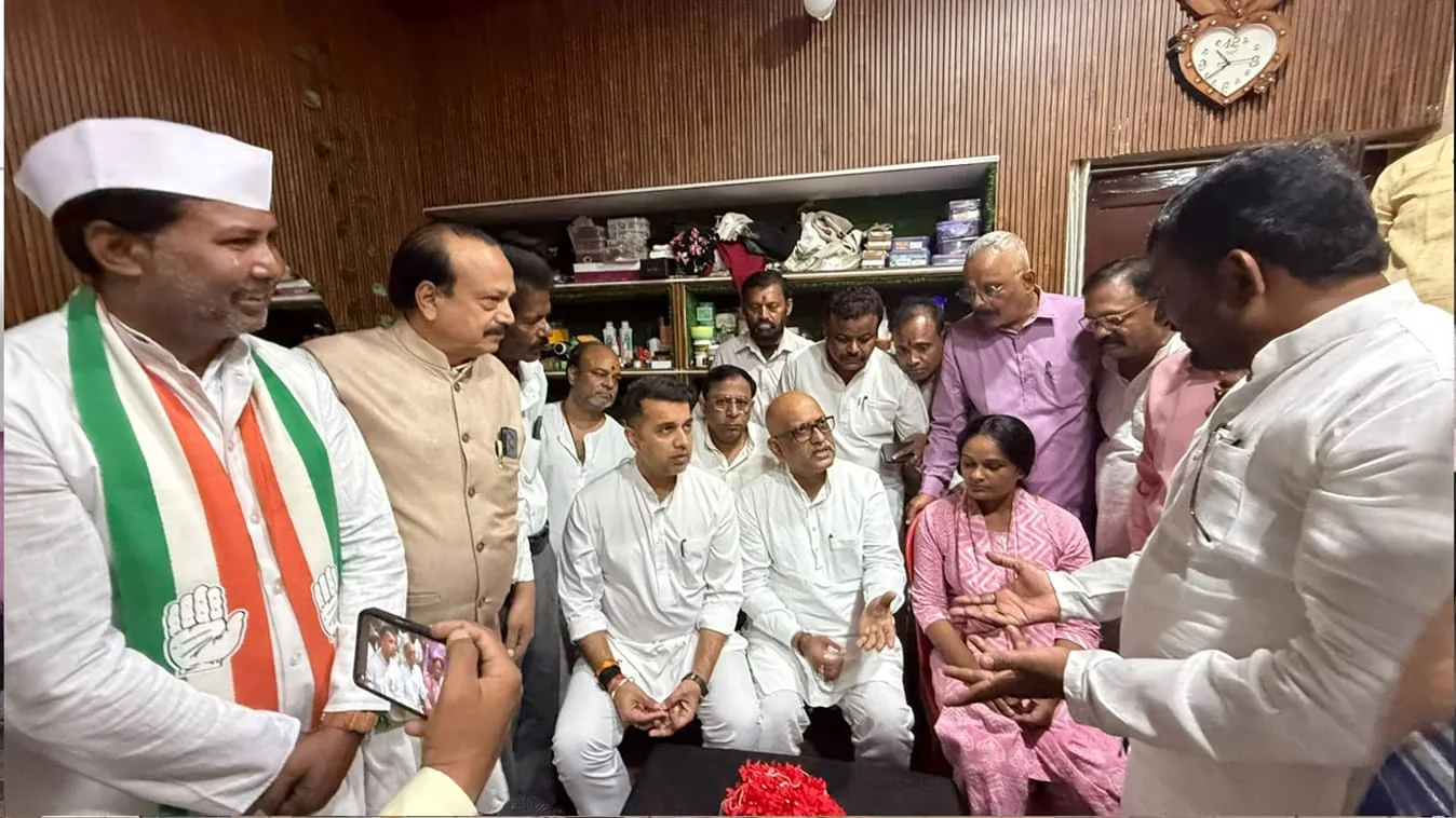 जलभराव संकट: अजय राय ने ब्यूटी पार्लर संचालिका को दिया मदद का भरोसा