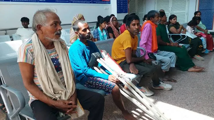 असुविधाओं का अंबार: गोरखपुर में दिव्यांगजन पेंशन और राशन कार्ड के लिए परेशान