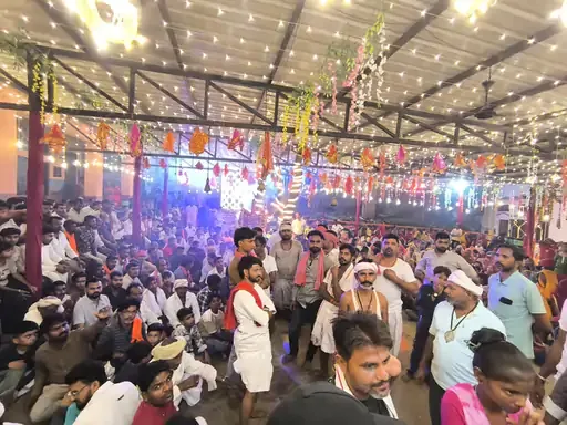 आस्था का केंद्र: सलूम्बर के मंदिर में नवमी पर उमड़ी भारी भीड़ और तम्बोल का आयोजन