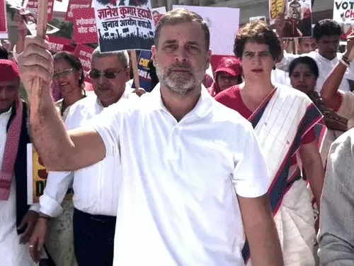 संसद मार्च पर विवाद: विपक्षी सांसदों को दिल्ली में रोका गया