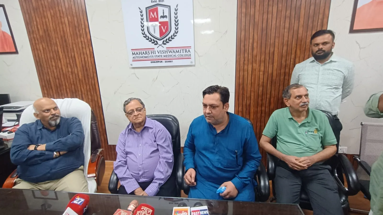 गाजीपुर स्वास्थ्य अपडेट: 3767 मरीजों का इलाज पर ब्रेन और हार्ट सर्जरी के लिए वाराणसी की दौड़