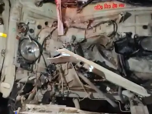 रामसनेहीघाट सड़क हादसा: अनियंत्रित मैजिक वाहन अज्ञात वाहन से टकराया, चालक गंभीर रूप से घायल