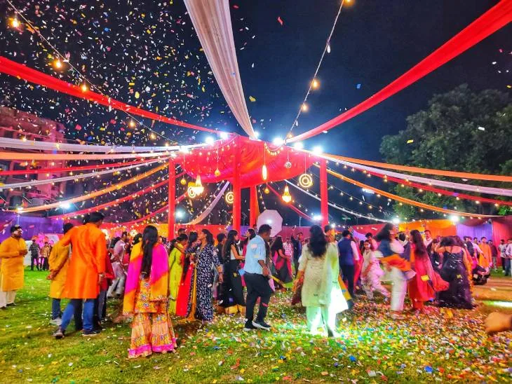 लखनऊ में डांडिया का जलवा: वरिष्ठ नागरिकों ने थिरकते हुए मनाया उत्सव