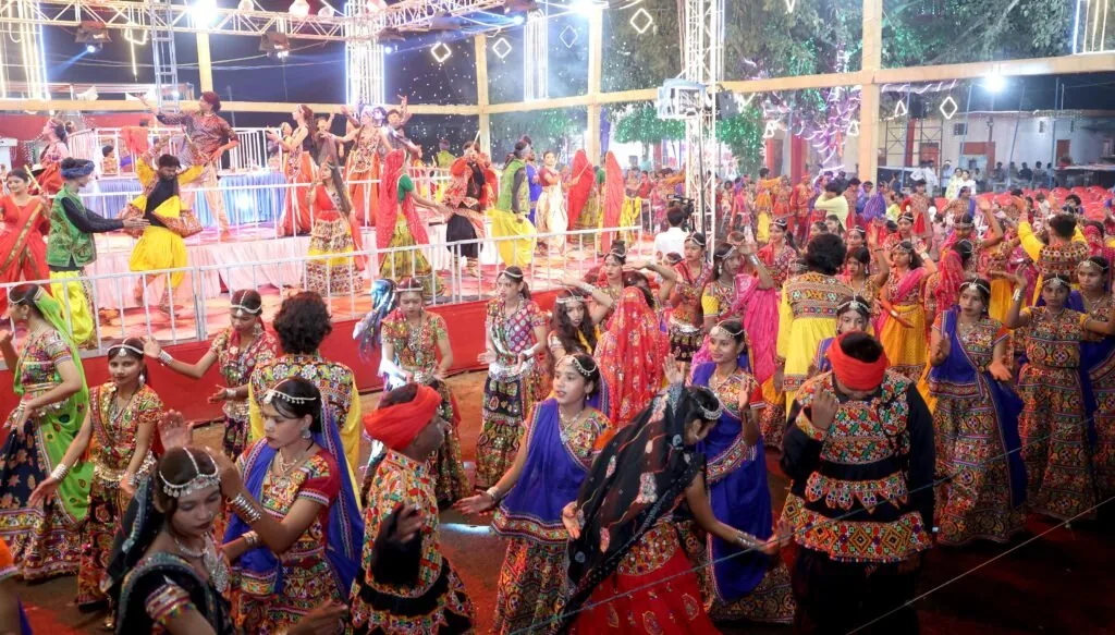 गरबा उत्सव: फुटतालाब में कविता श्रीवास्तव की प्रस्तुति पर झूमे श्रद्धालु