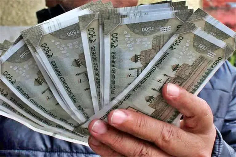 रिश्वत का खेल: प्रवर्तन निदेशालय के दो कर्मी पांच लाख की घूस लेते दबोचे गए