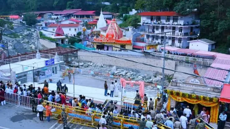 फिल्म का असर: कैंची धाम में उमड़ी भारी भीड़ पर निर्देशक विशाल की अपील