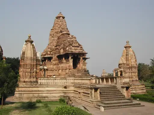 महिषासुर मर्दिनी प्रतिमा विवाद: 10 भुजाओं वाली प्राचीन मूर्ति मिलने से स्थानीय लोग नाराज