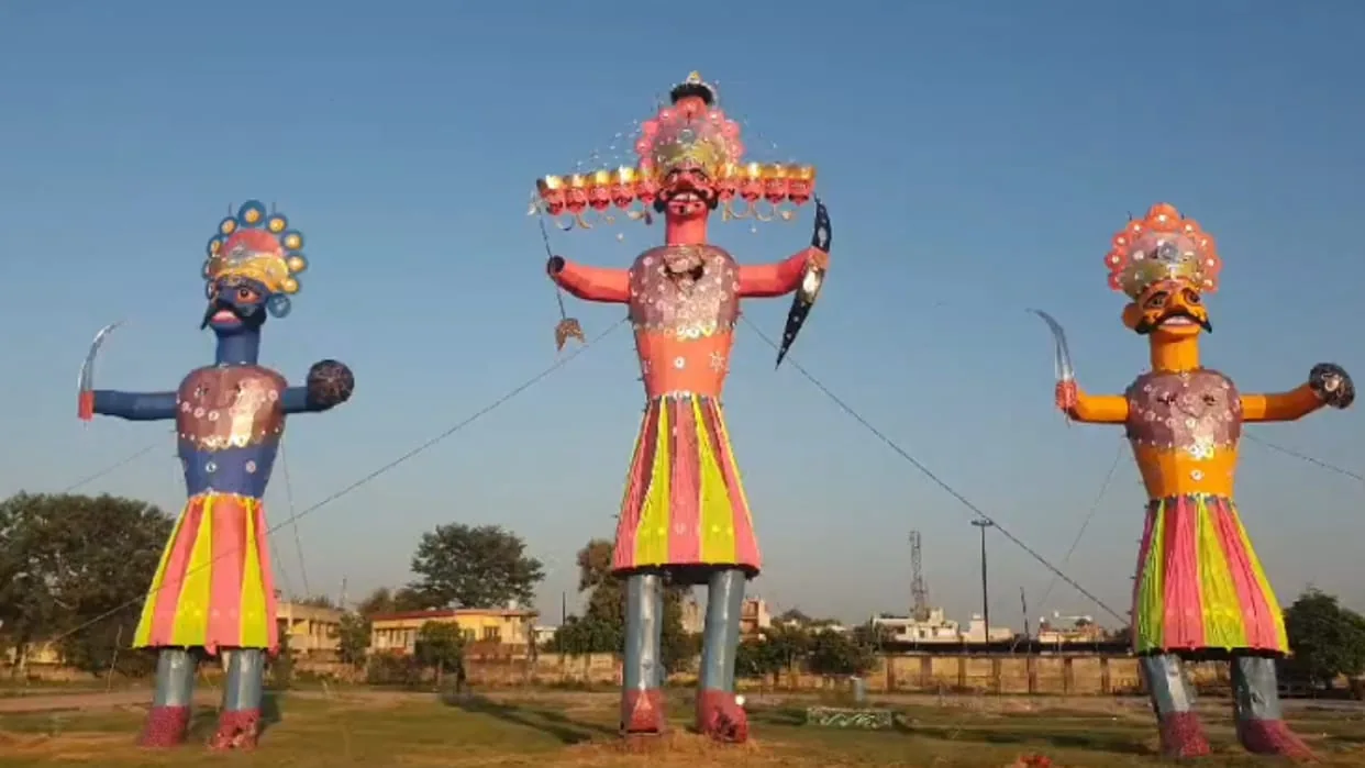 वज्रादशमी का उल्लास: लखनऊ में हाईटेक रावण और कानपुर में 90 फीट का विशाल पुतला