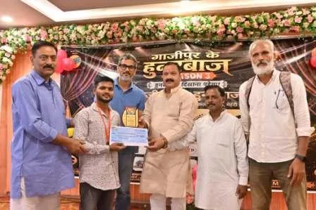 हुनरबाजों का जमावड़ा: गाजीपुर में लालबहादुर और यशस्विनी ने गायन मुकाबले में मारी बाजी