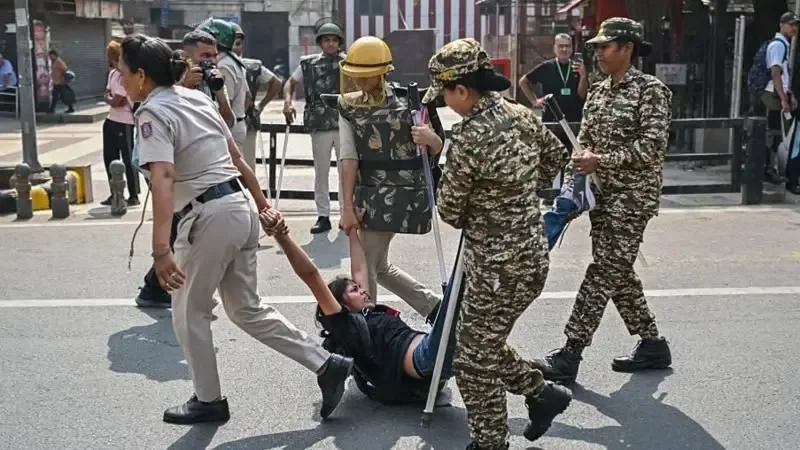 युवा आंदोलनों का नया मोड़: प्रदर्शनों में अब रोजगार के साथ संस्थाओं पर उठ रहे सवाल